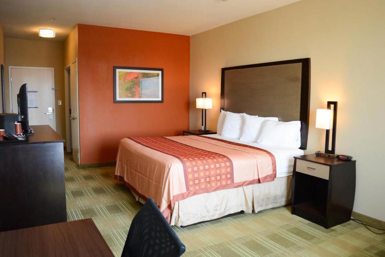 Coratel Inn & Suites By Jasper Cotulla Exterior photo
