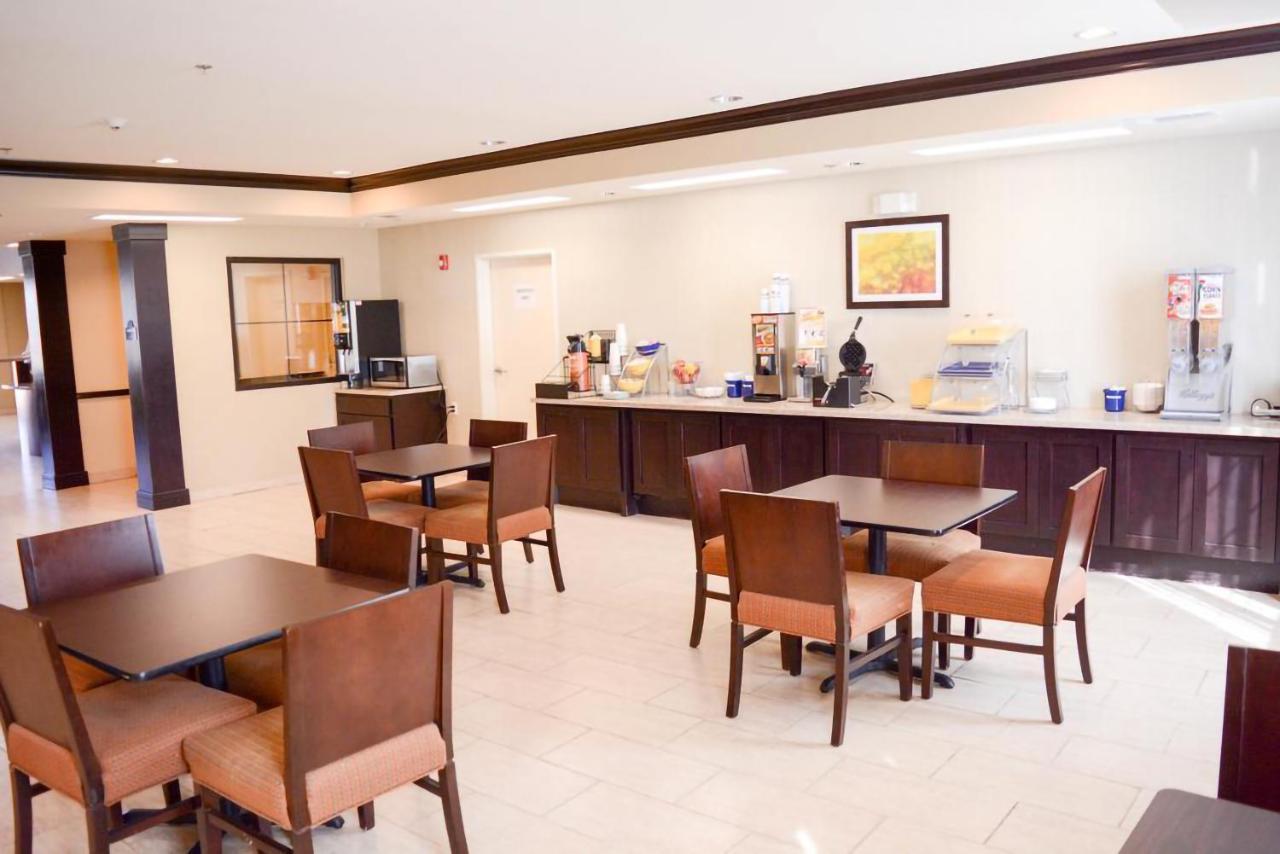 Coratel Inn & Suites By Jasper Cotulla Exterior photo